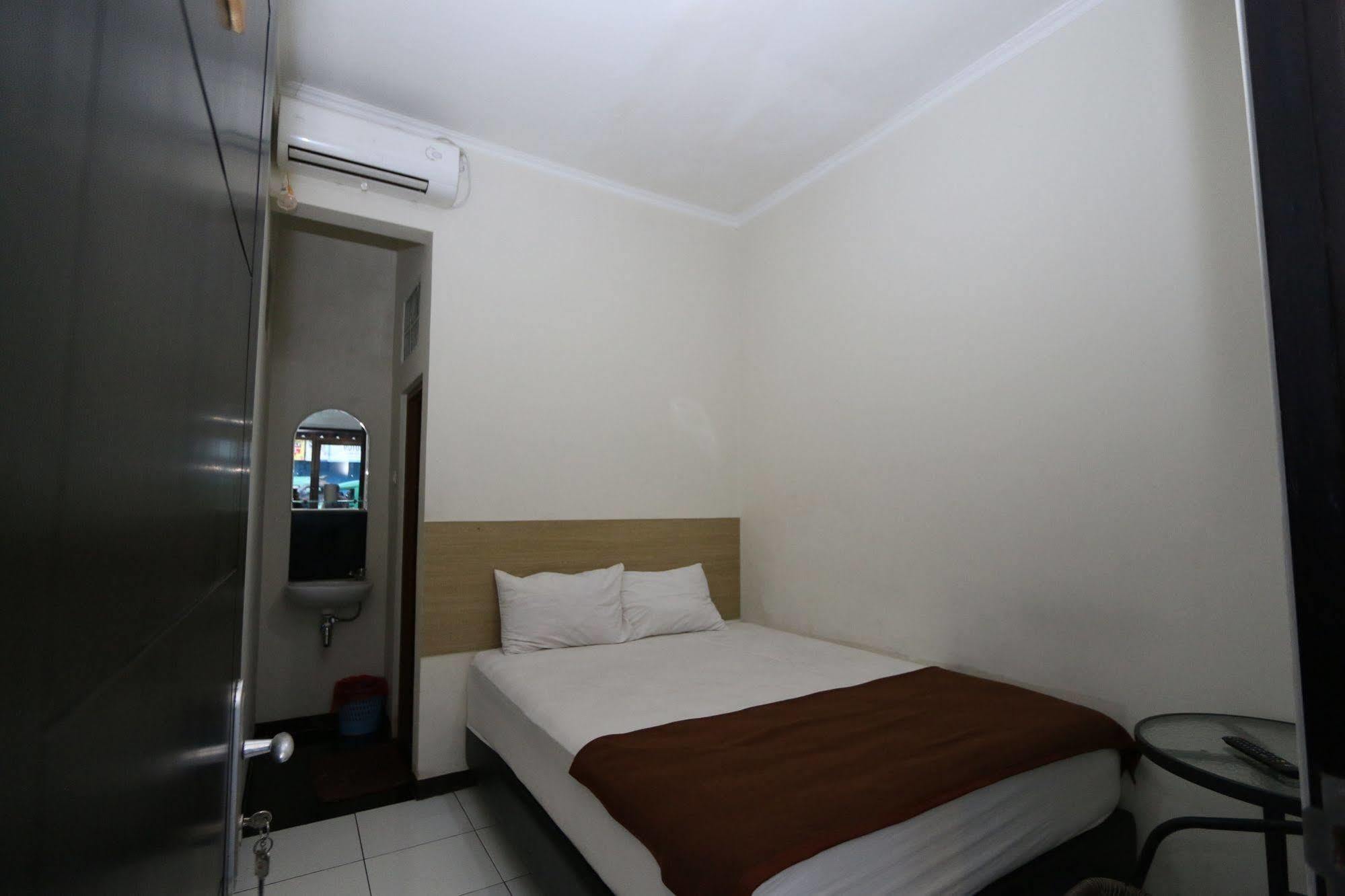 Hotel Bantal Guling Alun Alun Bandung Exterior foto